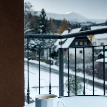 Karkonoskie Widoki Aparthotel 3*